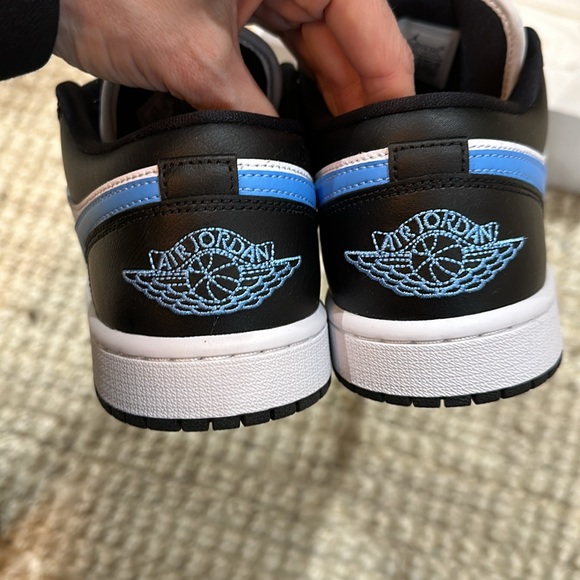 Women's jordan 1 low new - Picture 3 of 7